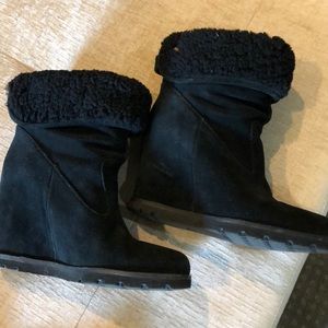 Ugg boots with wedge , black- barely worn. Size 6